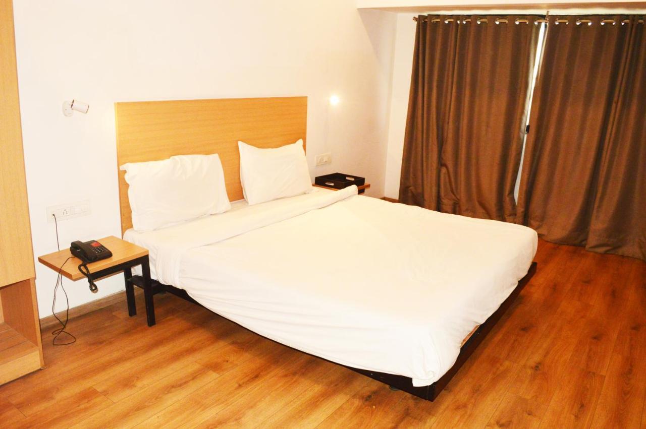Hotel Orient Avenue Nagpur Exterior photo